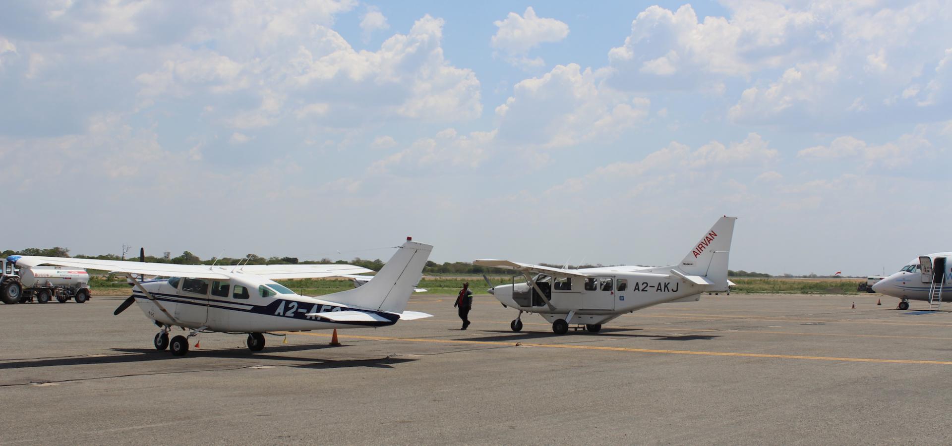 Botswana Flugsafari: Buschflieger am Flughafen